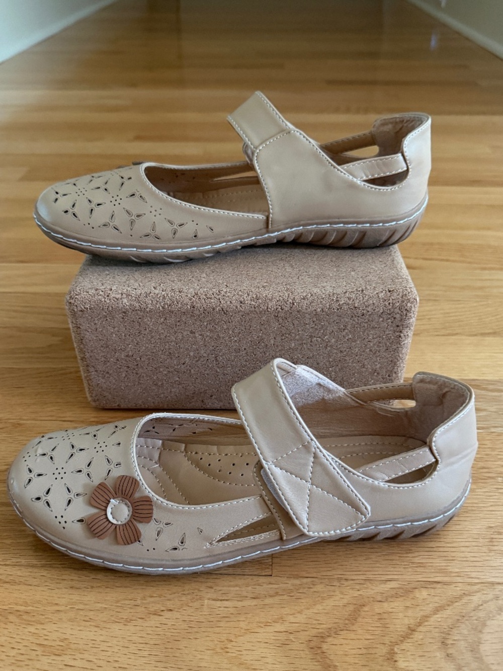Mary Jane Shoes Womens Size 8.5 Tan